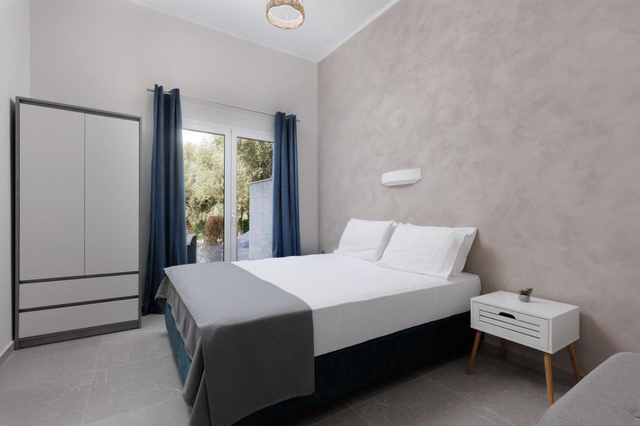 The Lake Apartments Комено Екстериор снимка