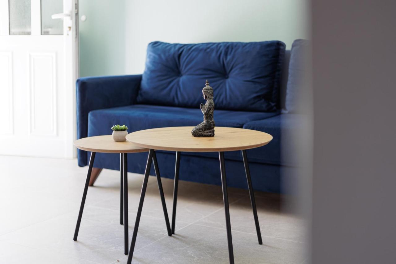 The Lake Apartments Комено Екстериор снимка