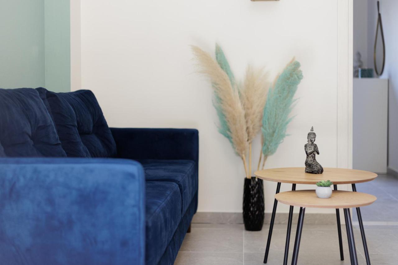 The Lake Apartments Комено Екстериор снимка