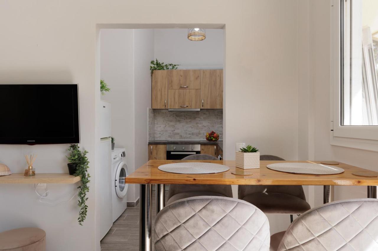 The Lake Apartments Комено Екстериор снимка