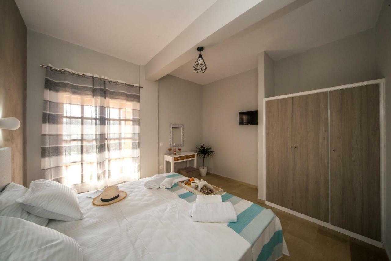 The Lake Apartments Комено Екстериор снимка