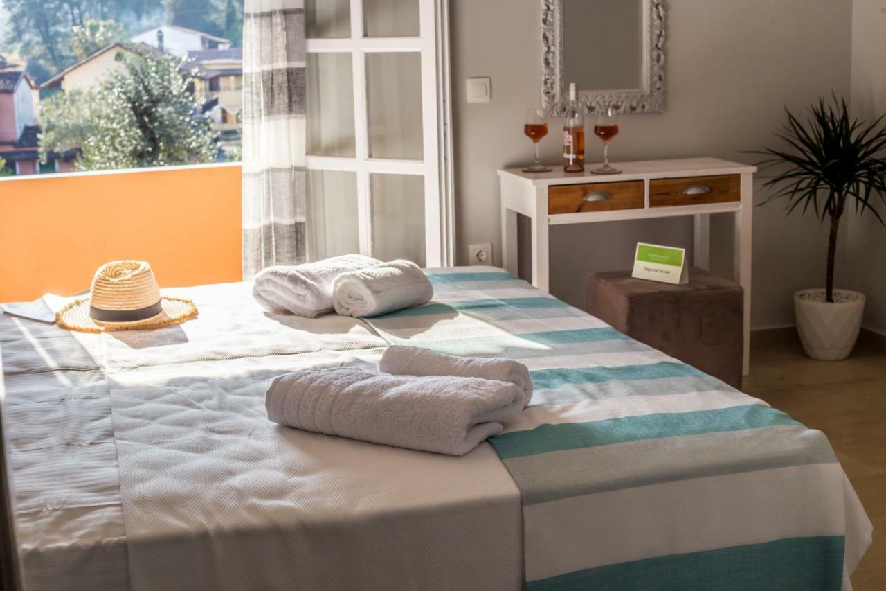 The Lake Apartments Комено Екстериор снимка