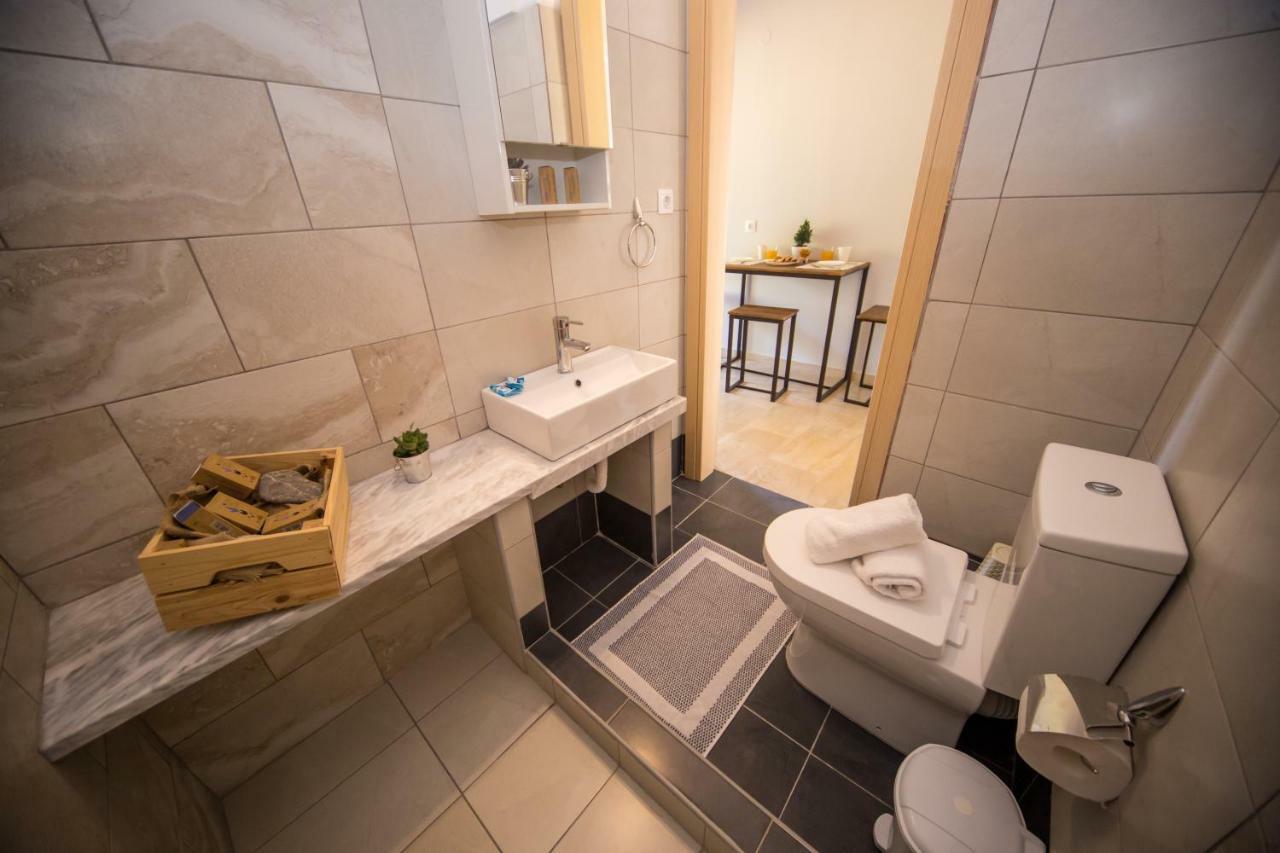 The Lake Apartments Комено Екстериор снимка