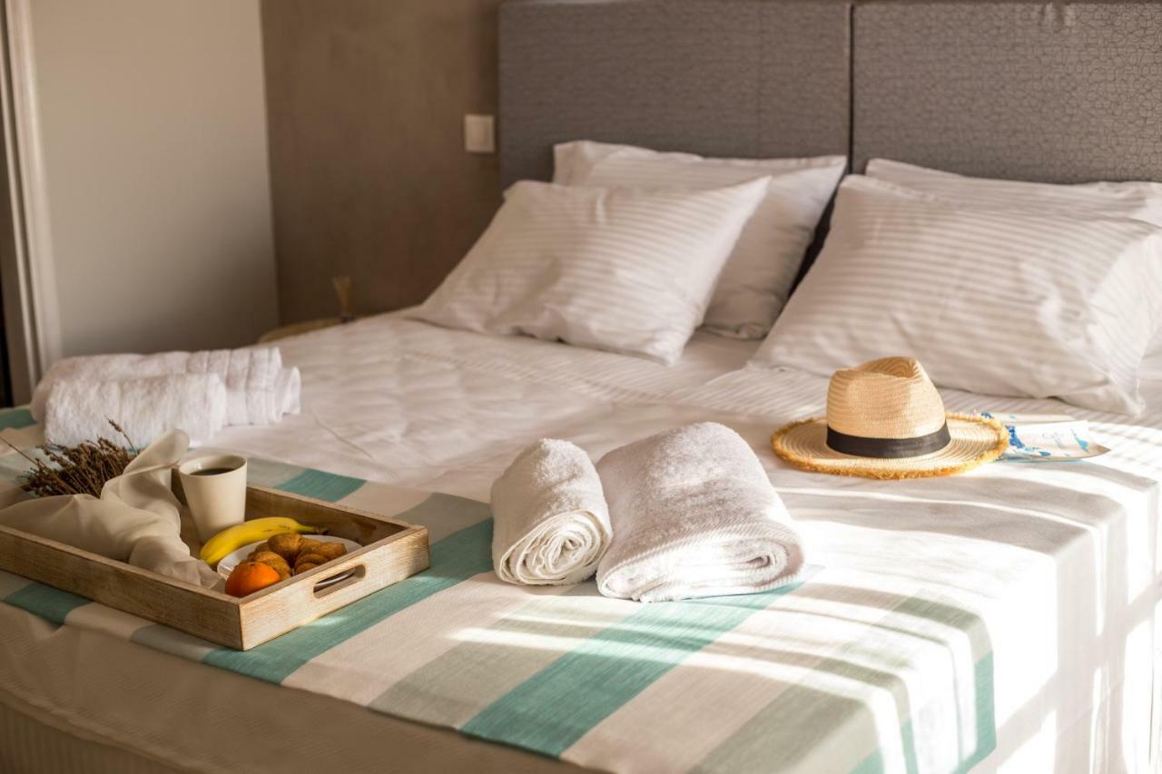 The Lake Apartments Комено Екстериор снимка