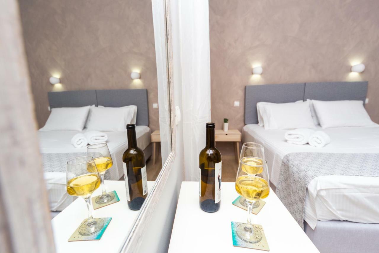 The Lake Apartments Комено Екстериор снимка
