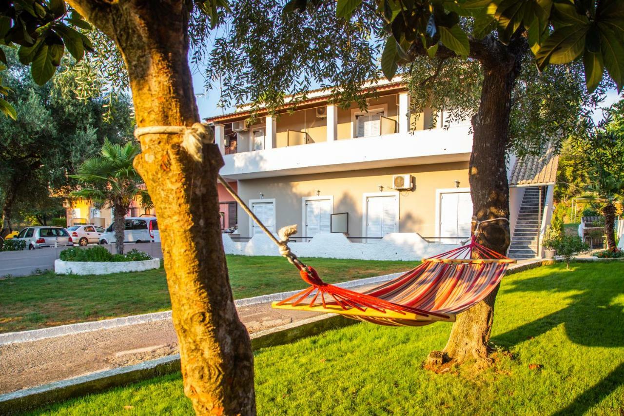 The Lake Apartments Комено Екстериор снимка
